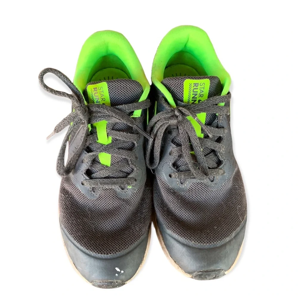 NIKE | Kid’s Sneakers sz 3.5Y